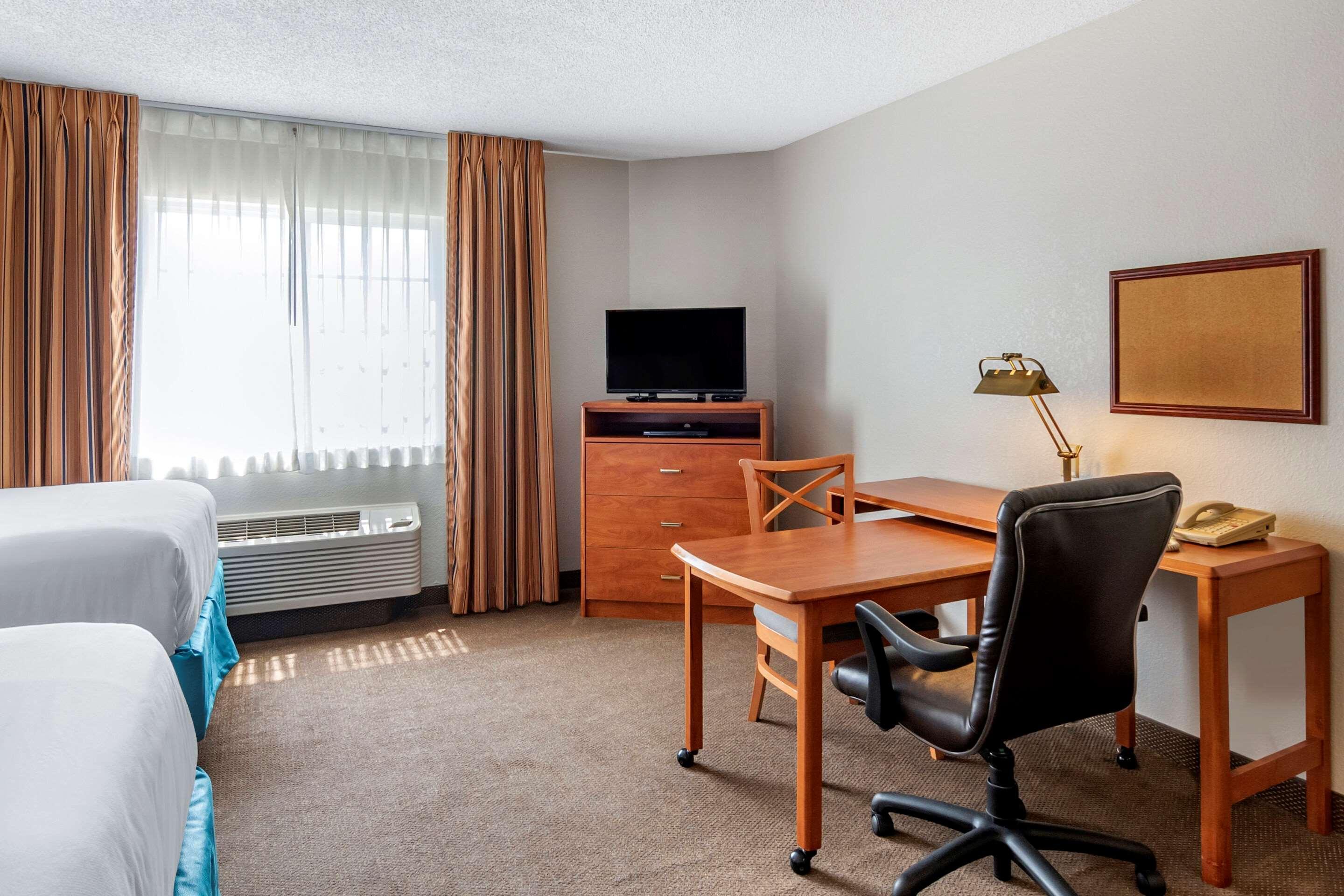 Mainstay Suites Emporia Buitenkant foto