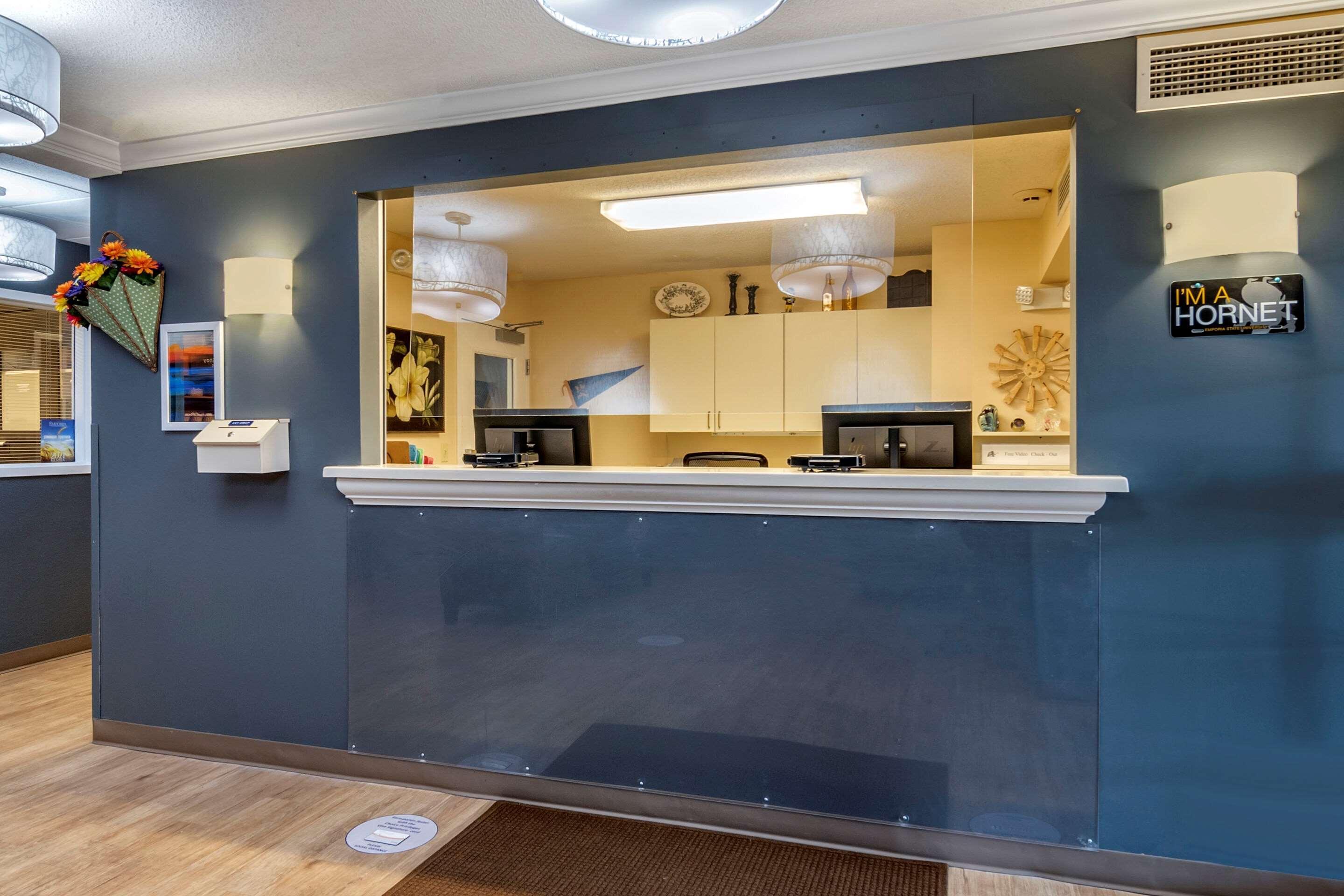 Mainstay Suites Emporia Buitenkant foto