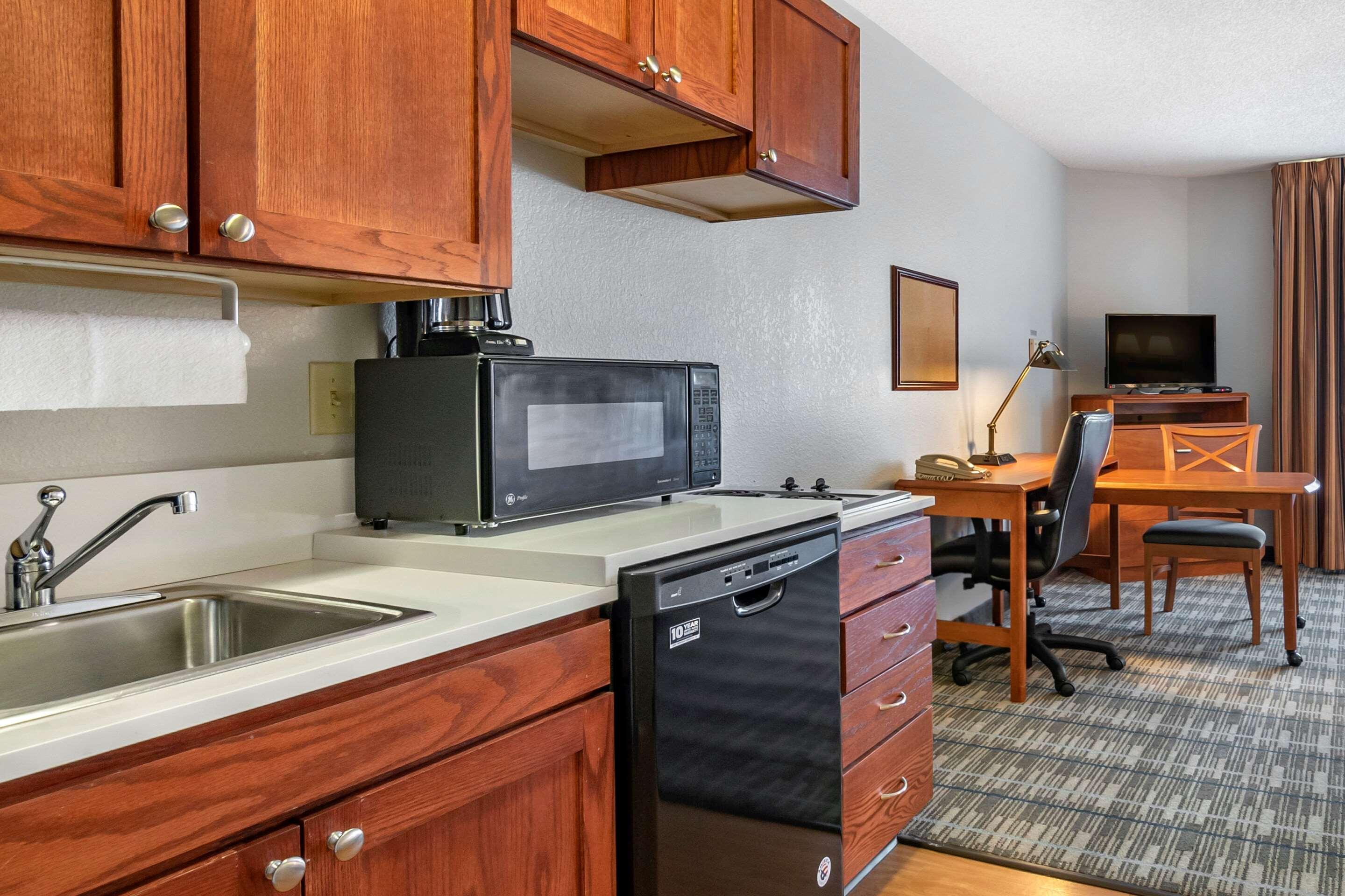 Mainstay Suites Emporia Buitenkant foto