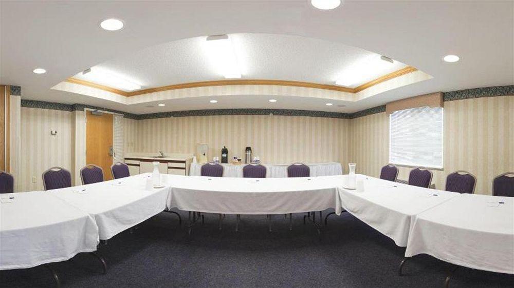 Mainstay Suites Emporia Buitenkant foto